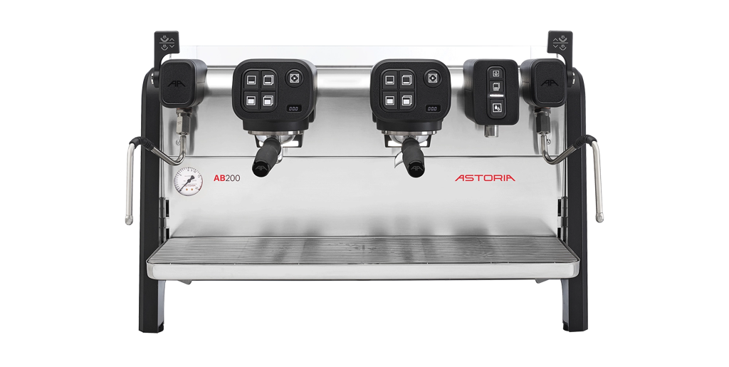 Eine silberne Astoria Espressomaschine mit schwarzen Bedienelementen und Manometer